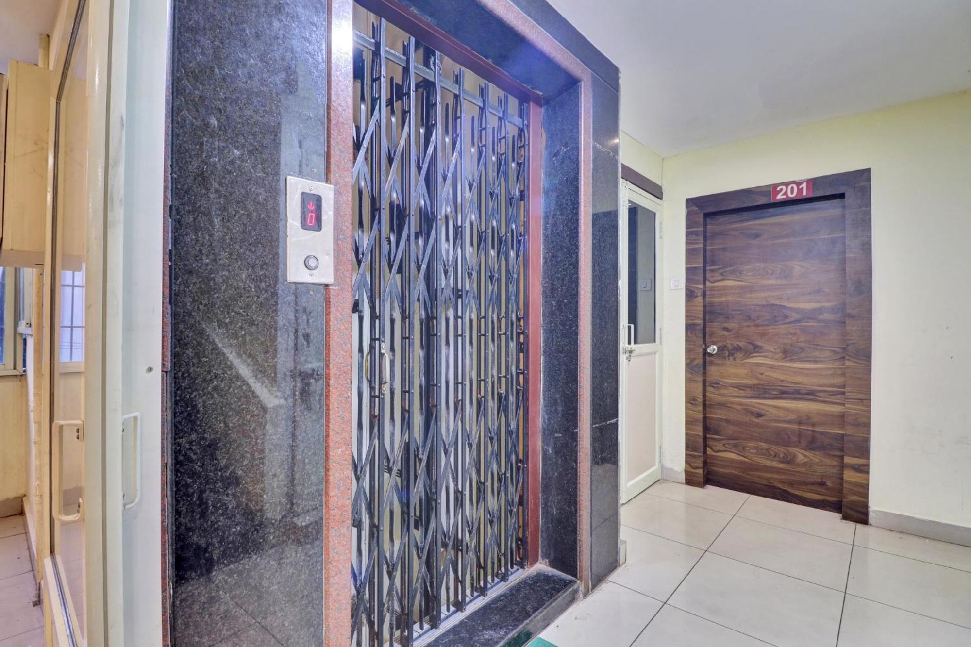 Hotel O Aditya Grand Inn Гунтур Екстер'єр фото